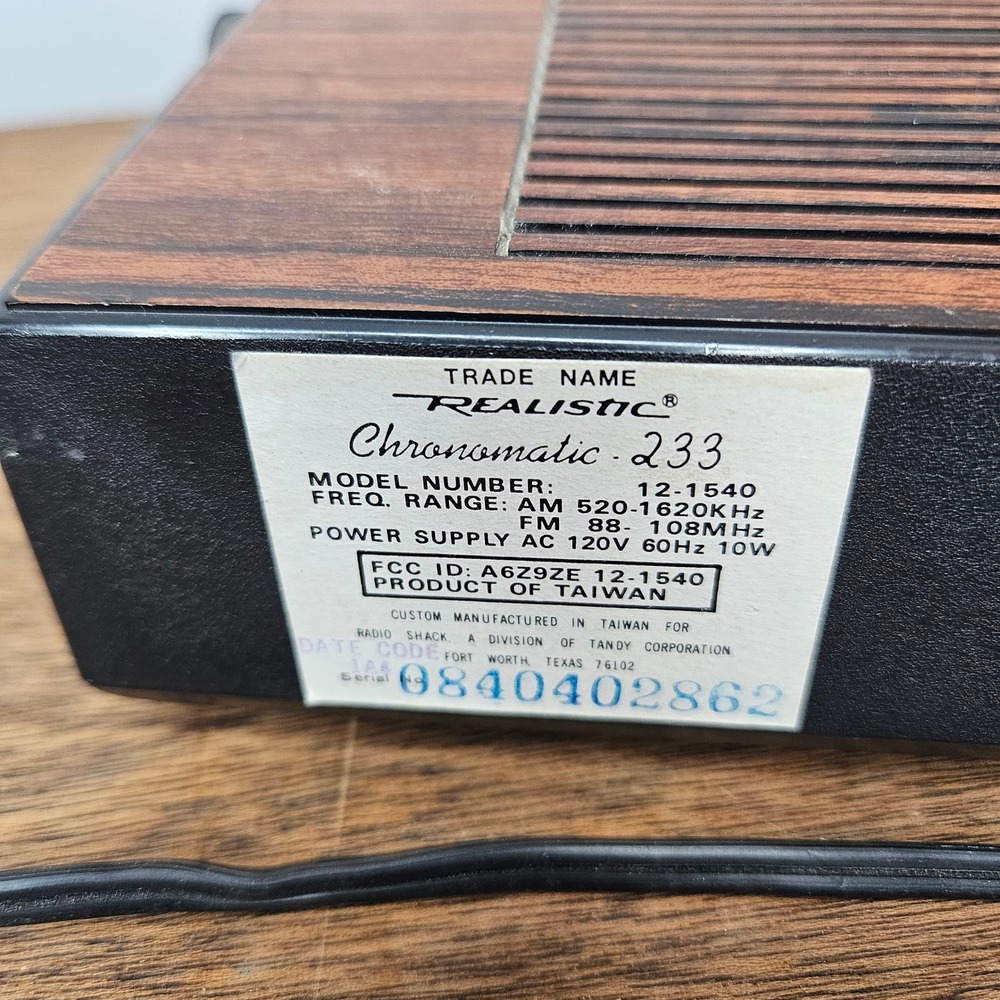 Realistic Chronomatic-233 AM/FM Digital Alarm Clock Radio Woodgrain 12-1540 Vtg - Picture 4 of 9